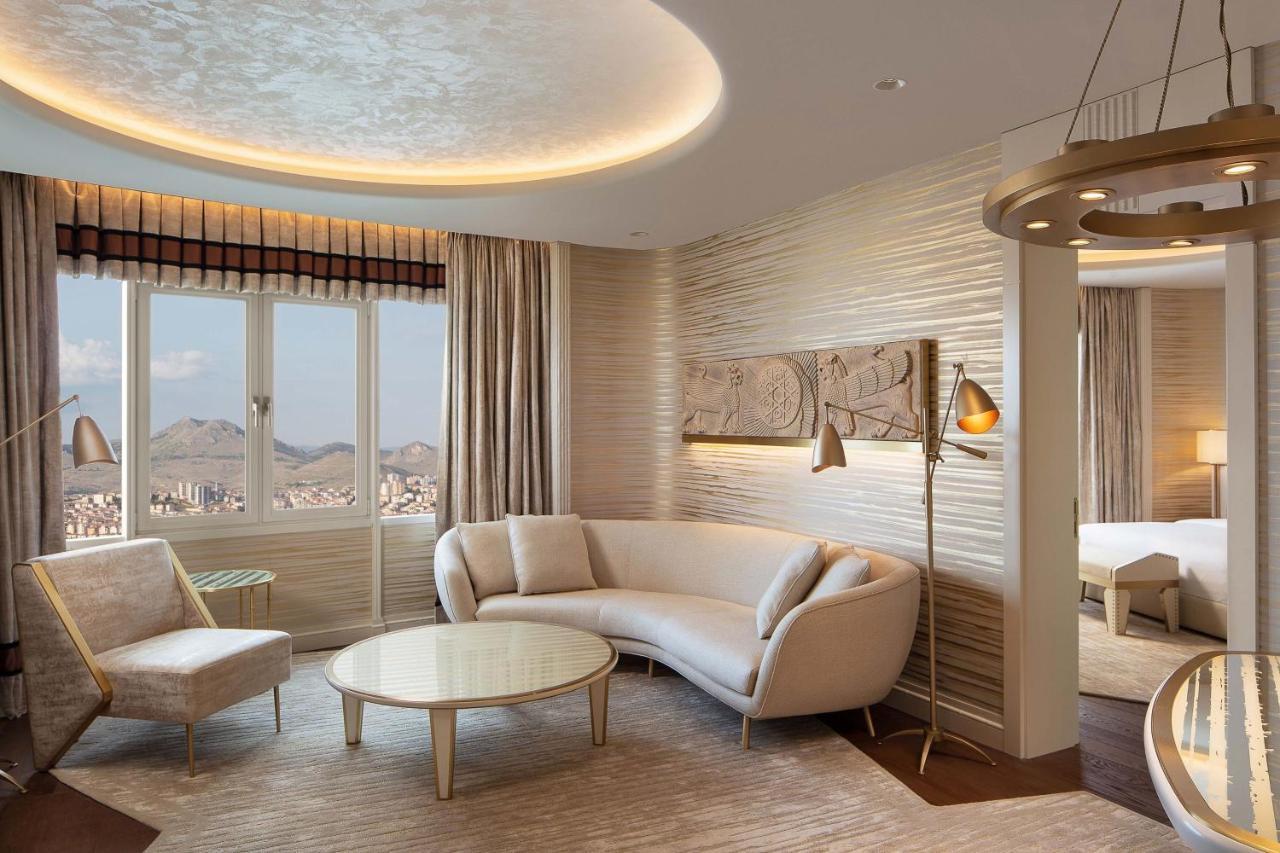 Sheraton & Convention Center Otel 5*