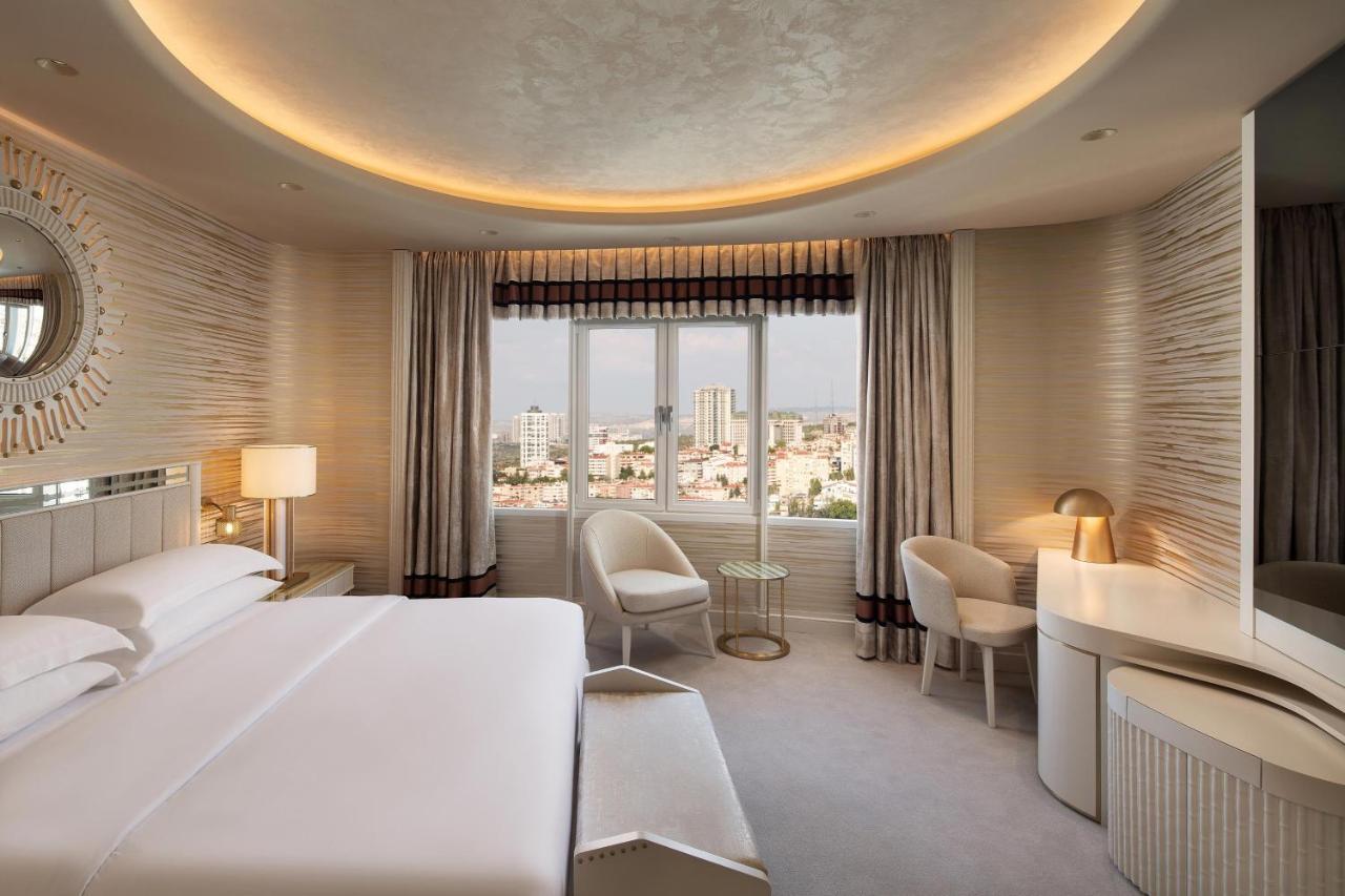 Otel Sheraton & Convention Center 5*