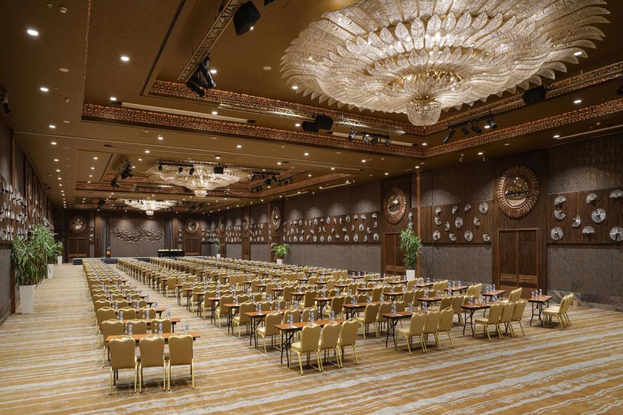 Otel Sheraton & Convention Center 5*