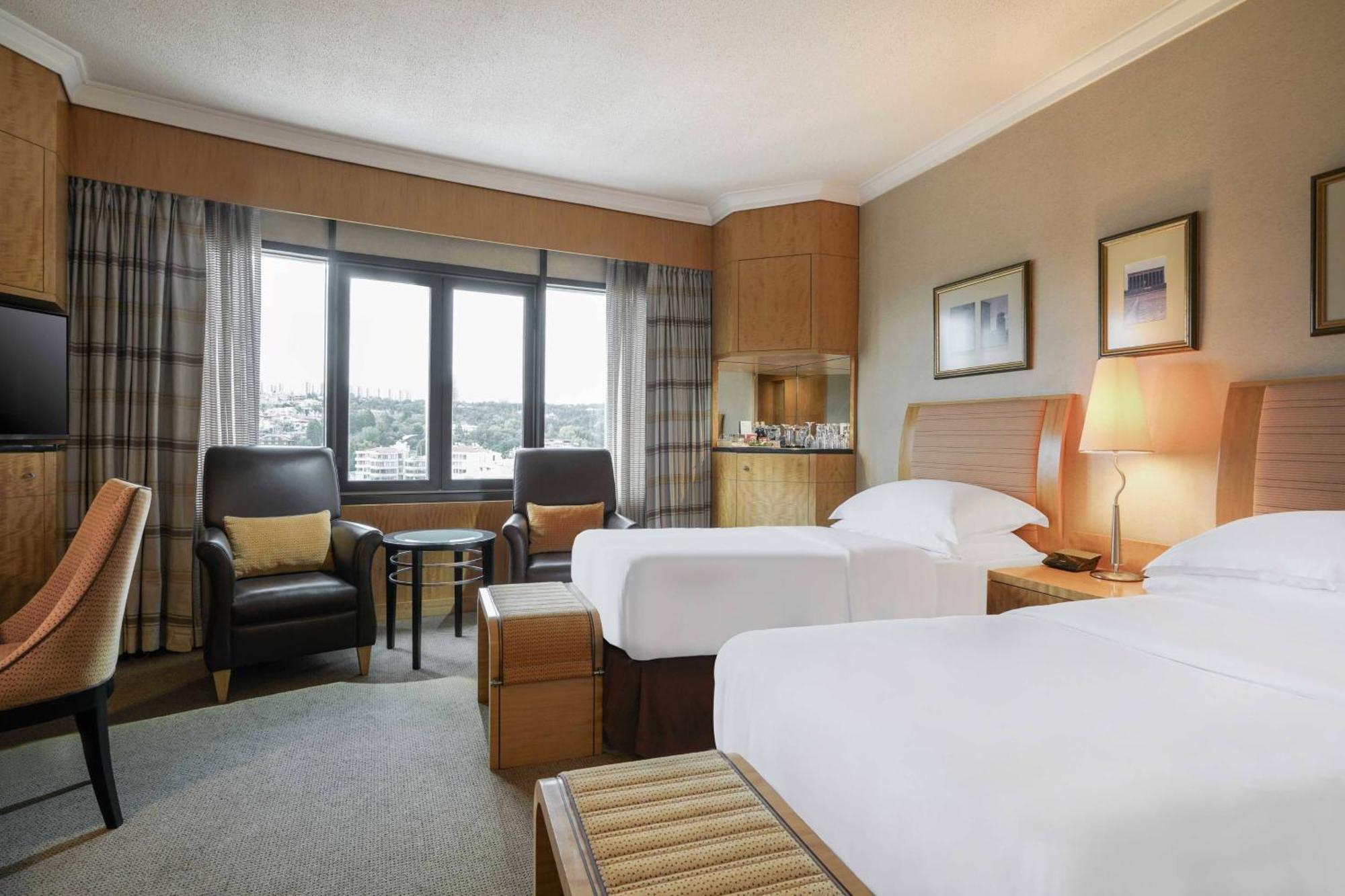 Sheraton & Convention Center Otel 5*